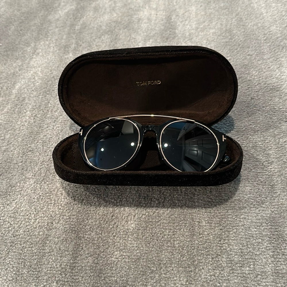 TOM FORD SUNGLASSES WITH CONTAINER